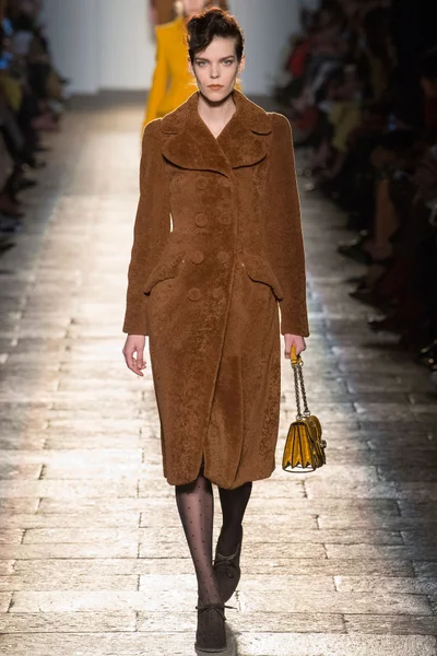 Look 9